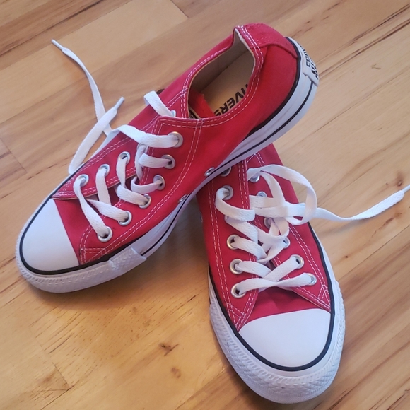 converse red tennis shoes
